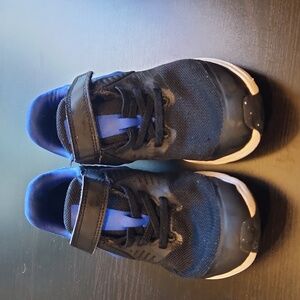 Boys Nike shoes size 13